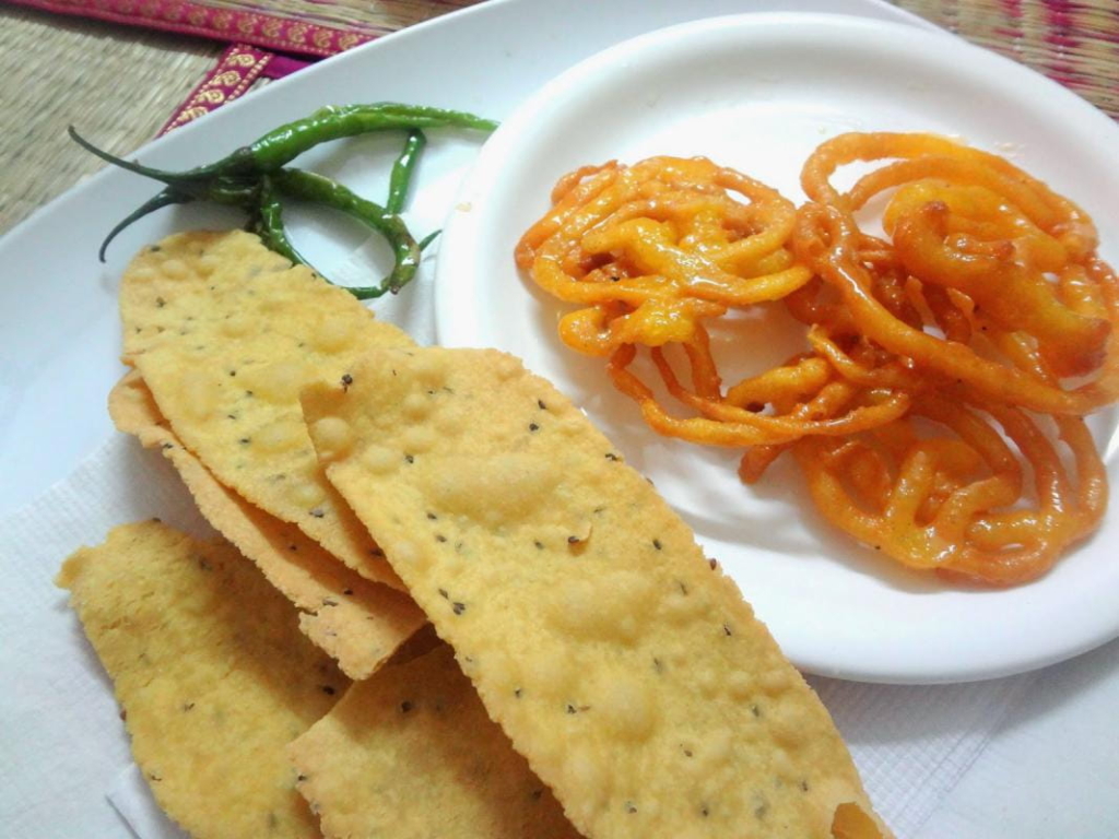 Fafda is a popular Gujarati snack. Fafda is rectangular in shape and yellowish in complexion. It is eaten with a chutney and salty fried-green chilis. Jalebi is sweet and crunchy making this sweet-savoury dish a favourite.