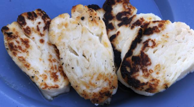 Akotri is made with buckwheat mixed with wheat that is usually prepared on occasions of festivities.The thought of a buckwheat cake might not sound so great but is both scrumptious and healthy. With the goodness of ghee, it provides you with enough nutrients and calories to survive a good hike.